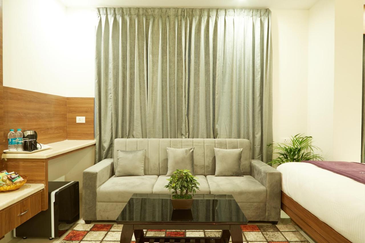 Vovo Premier Hotel Bangalore Exteriör bild
