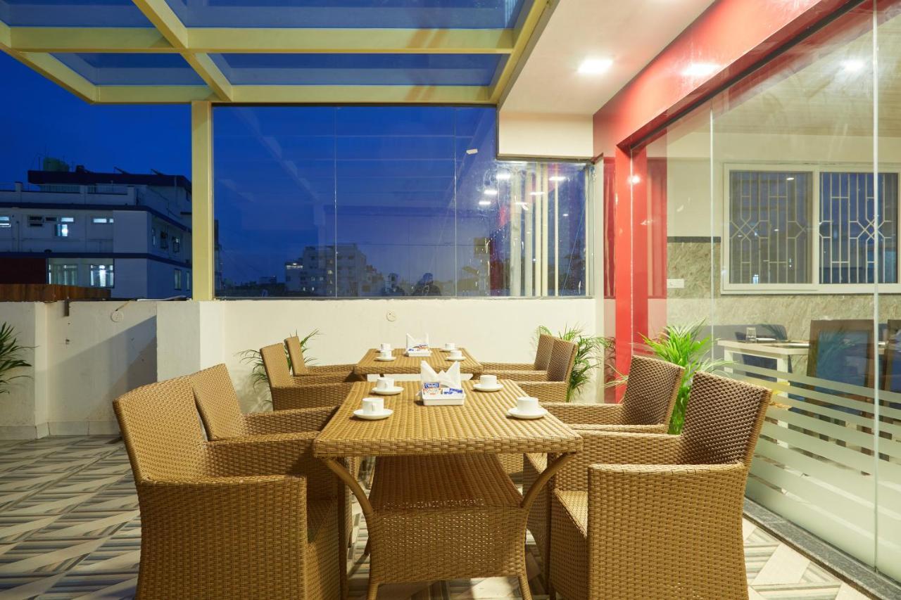 Vovo Premier Hotel Bangalore Exteriör bild