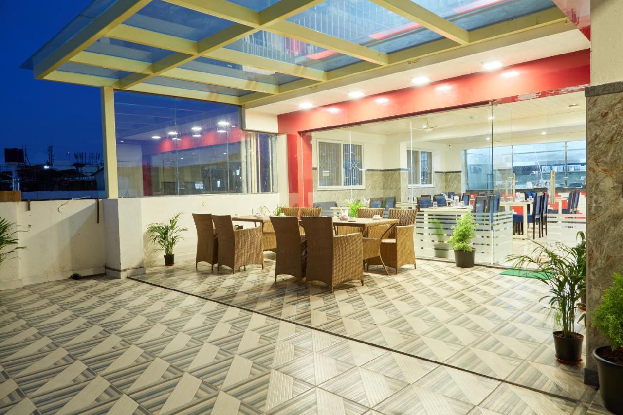 Vovo Premier Hotel Bangalore Exteriör bild
