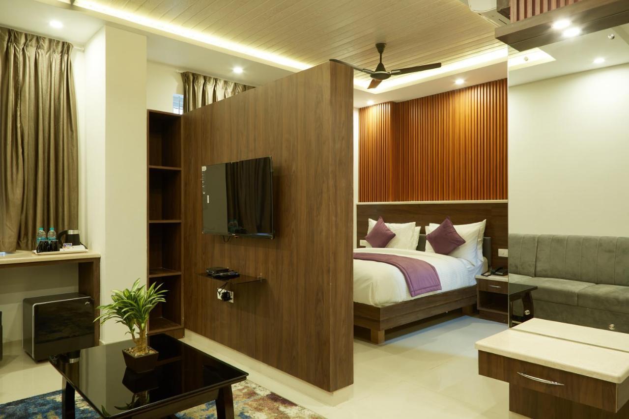 Vovo Premier Hotel Bangalore Exteriör bild