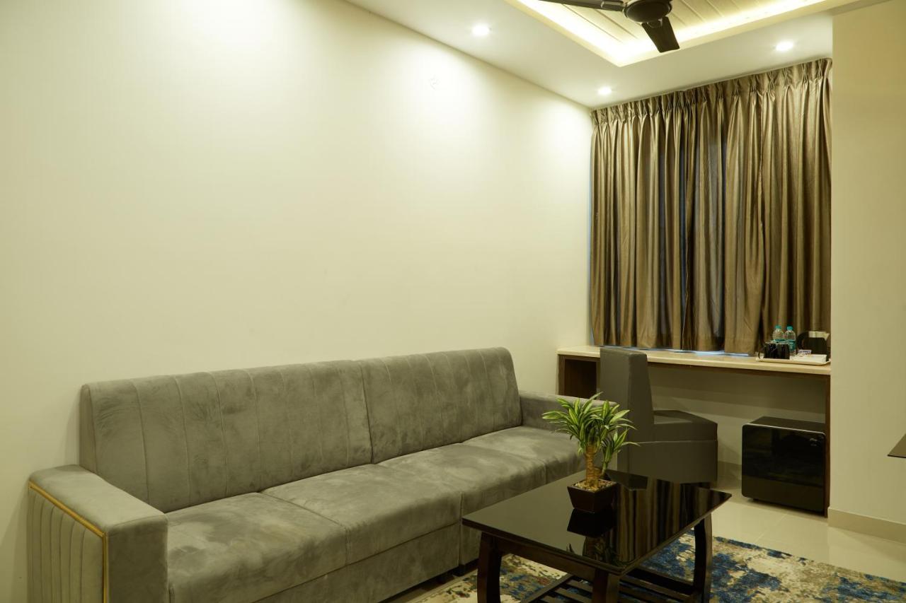 Vovo Premier Hotel Bangalore Exteriör bild