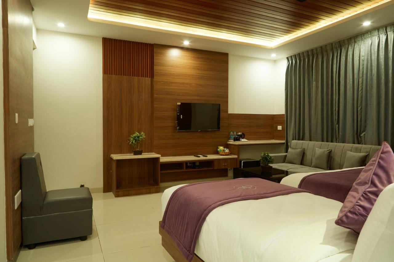 Vovo Premier Hotel Bangalore Exteriör bild