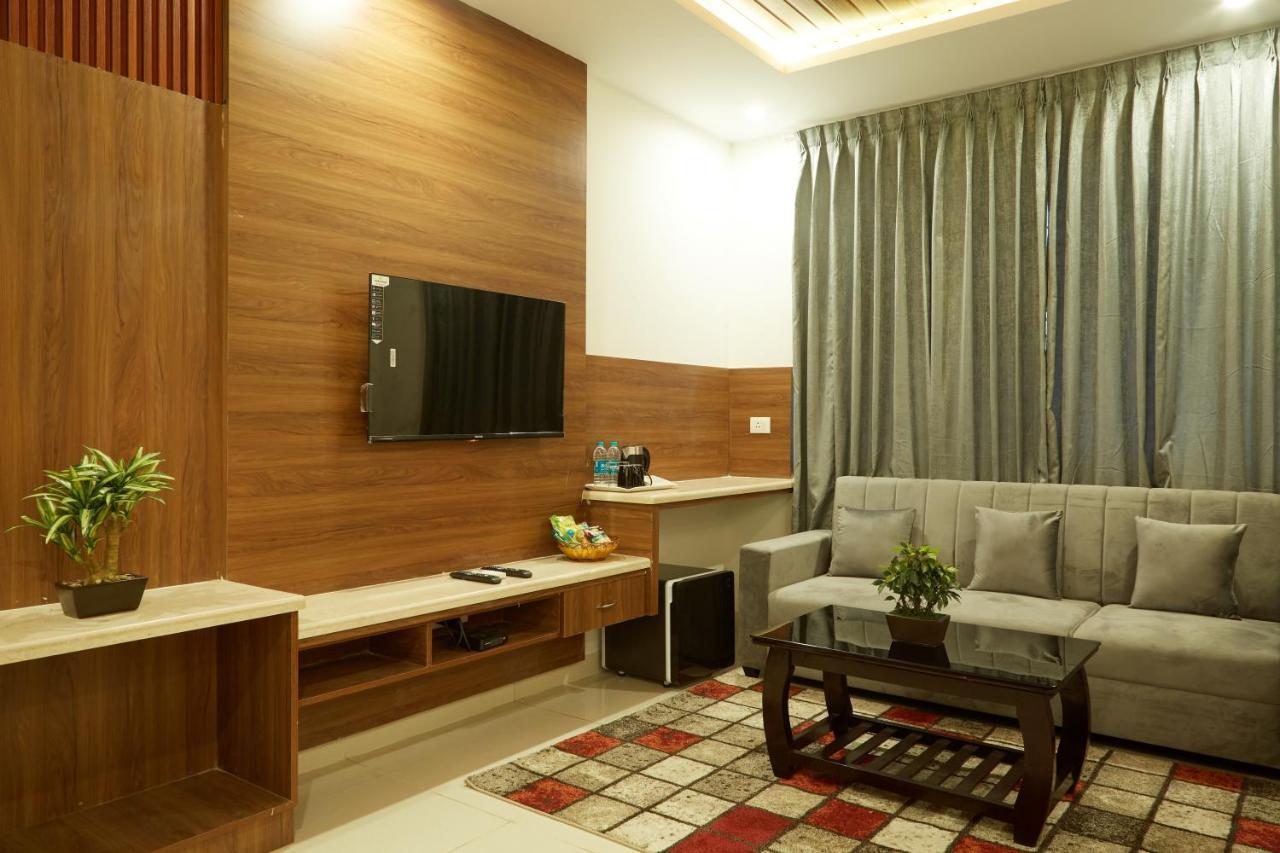 Vovo Premier Hotel Bangalore Exteriör bild