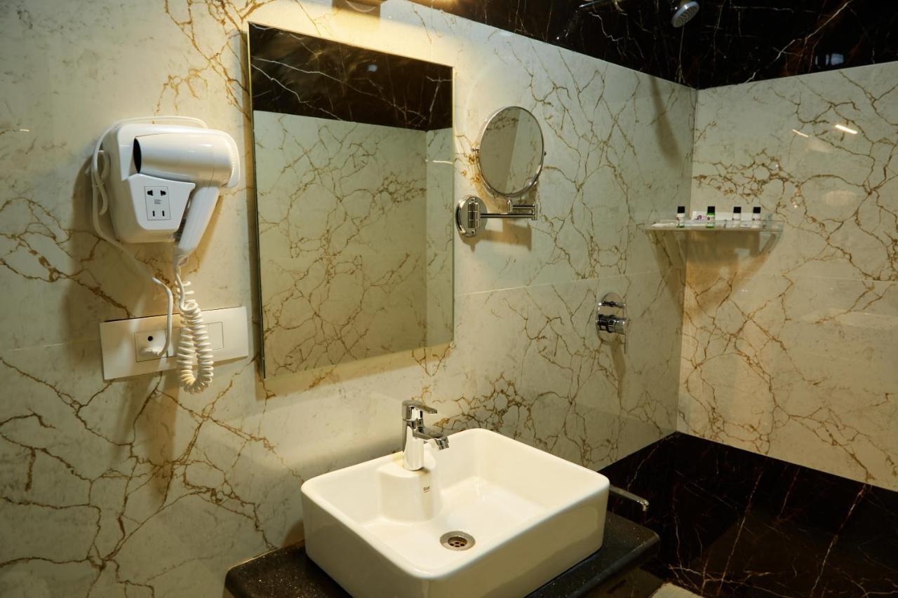 Vovo Premier Hotel Bangalore Exteriör bild