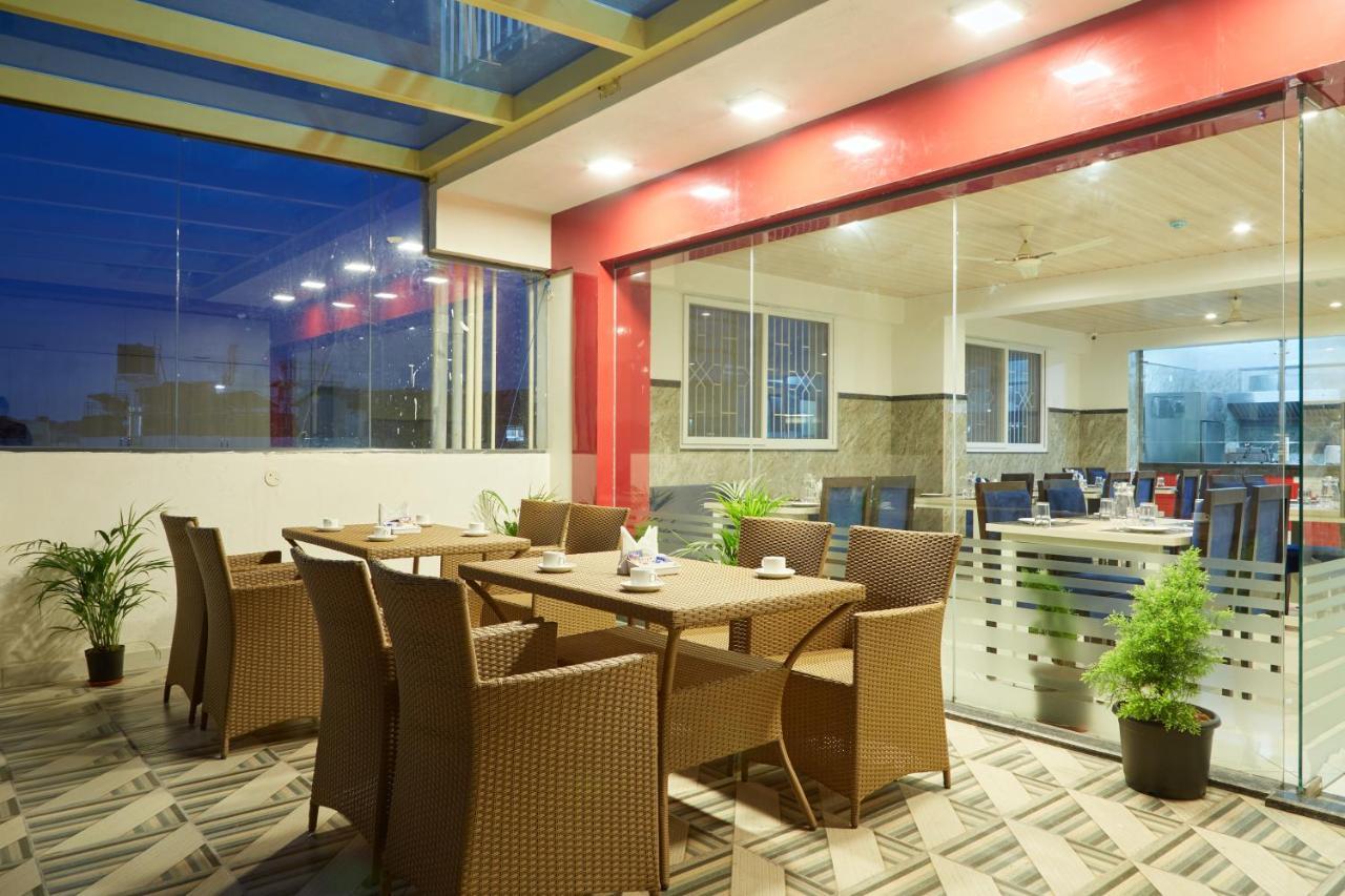 Vovo Premier Hotel Bangalore Exteriör bild
