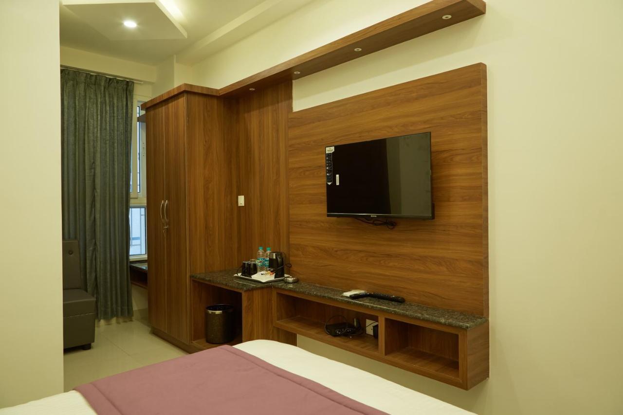 Vovo Premier Hotel Bangalore Exteriör bild