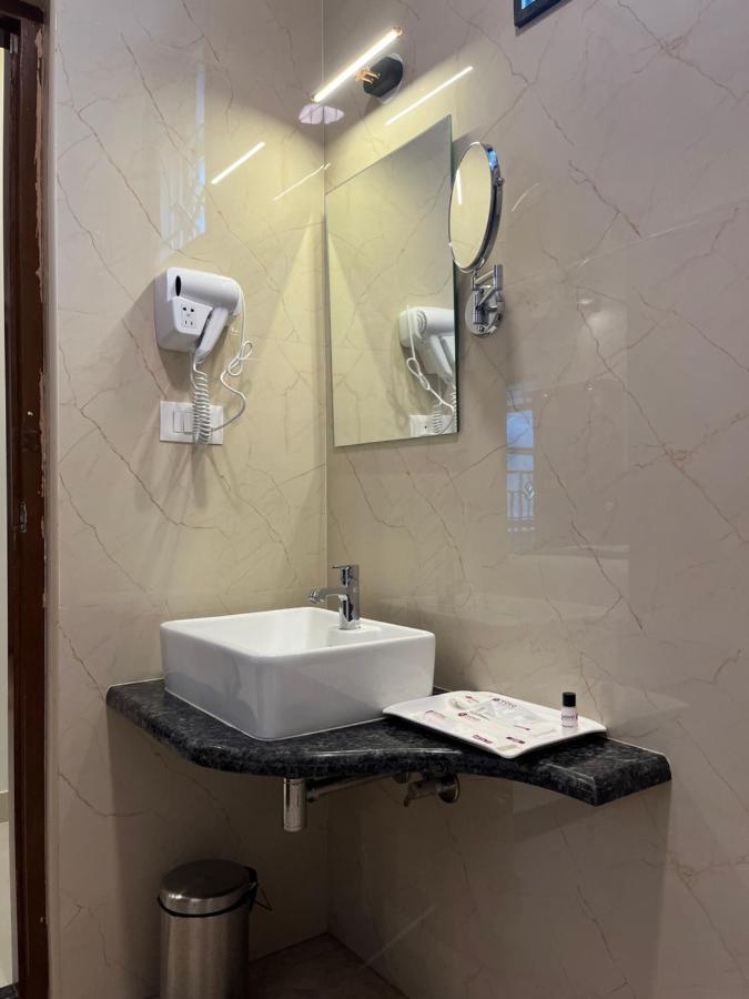 Vovo Premier Hotel Bangalore Exteriör bild