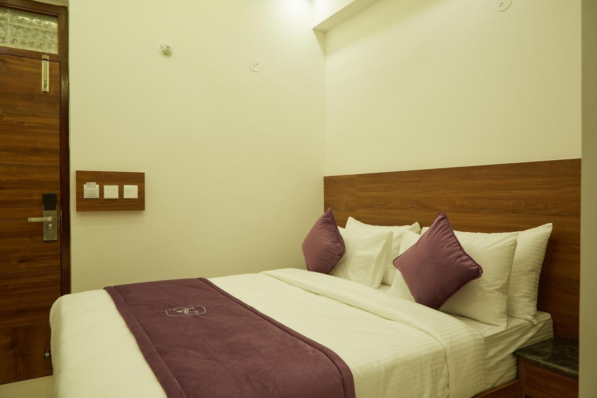 Vovo Premier Hotel Bangalore Exteriör bild